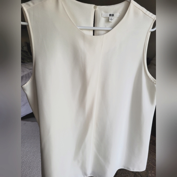 Uniqlo sleeveless crepe top - Picture 1 of 6